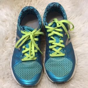 women’s new balance running shoes